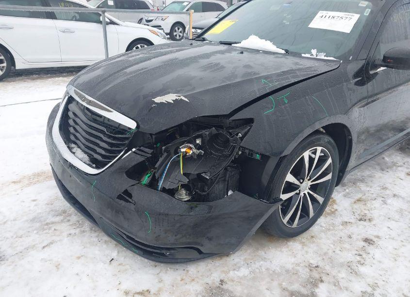 Photo 6 of 2013 Chrysler 200 TOURING (VIN 1C3CCBBG8DN715678)