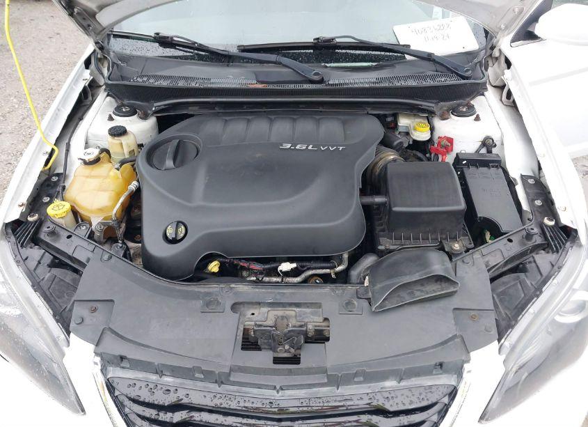 Photo 10 of 2013 Chrysler 200 TOURING (VIN 1C3CCBBG8DN716684)