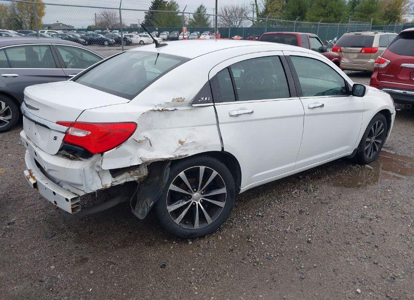 Photo 4 of 2013 Chrysler 200 TOURING (VIN 1C3CCBBG8DN716684)