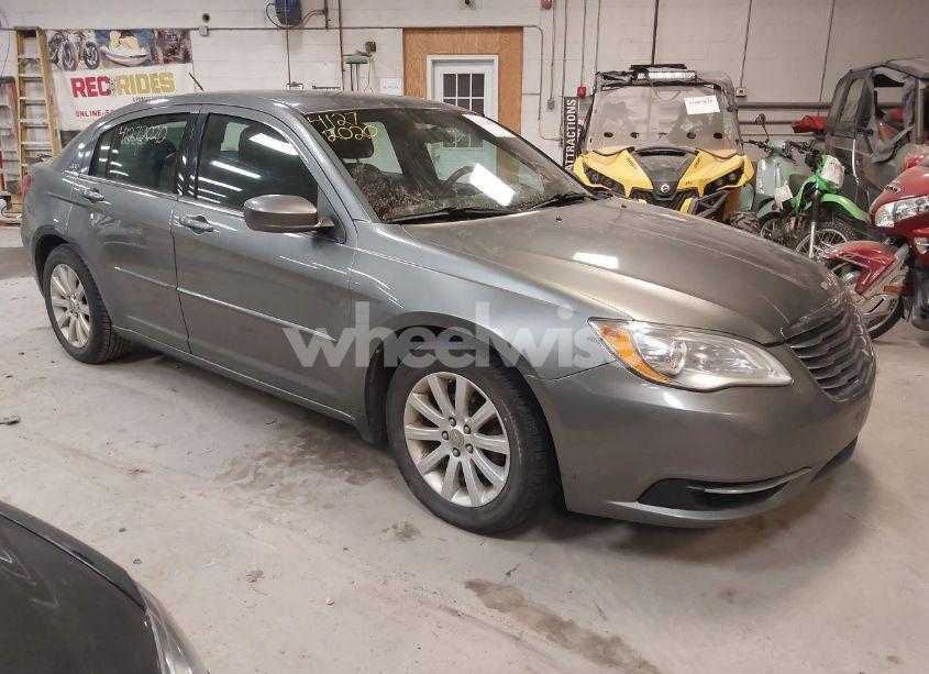 2013 Chrysler 200 TOURING (VIN 1C3CCBBG8DN731945) main photo