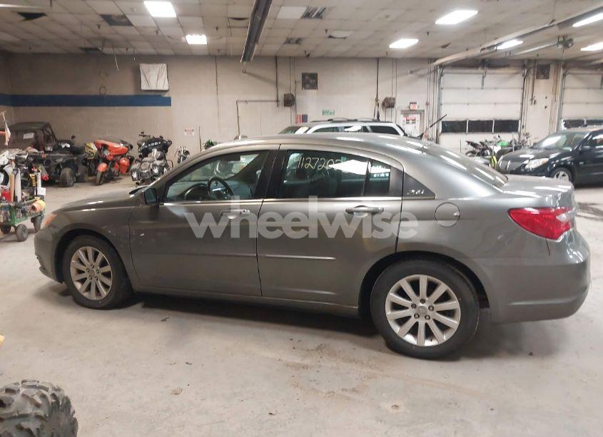 Photo 12 of 2013 Chrysler 200 TOURING (VIN 1C3CCBBG8DN731945)