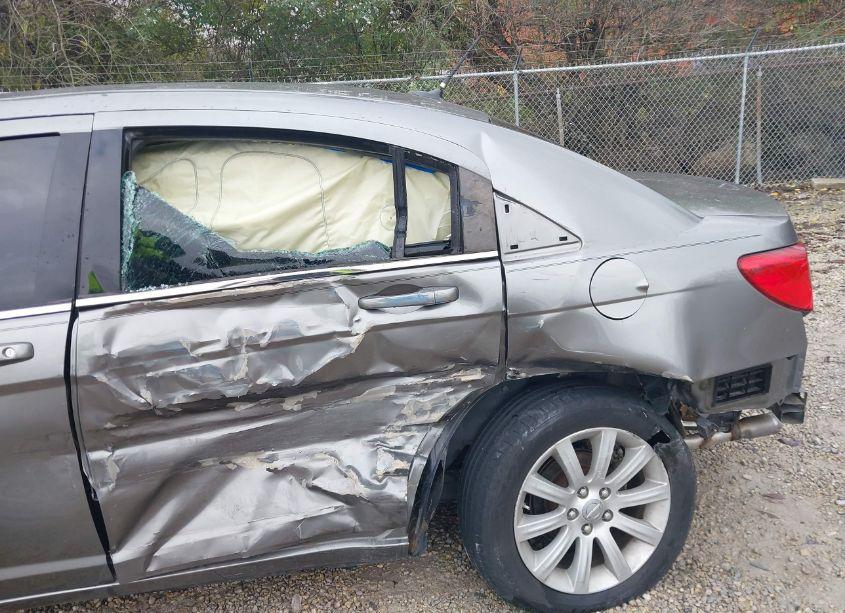 Photo 6 of 2013 Chrysler 200 TOURING (VIN 1C3CCBBG9DN623933)