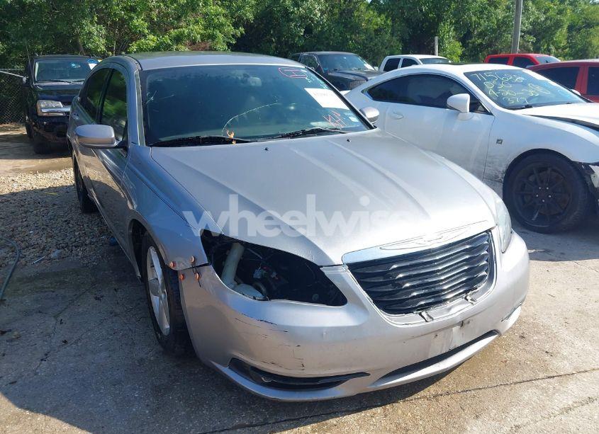 Photo 6 of 2013 Chrysler 200 TOURING (VIN 1C3CCBBG9DN738418)