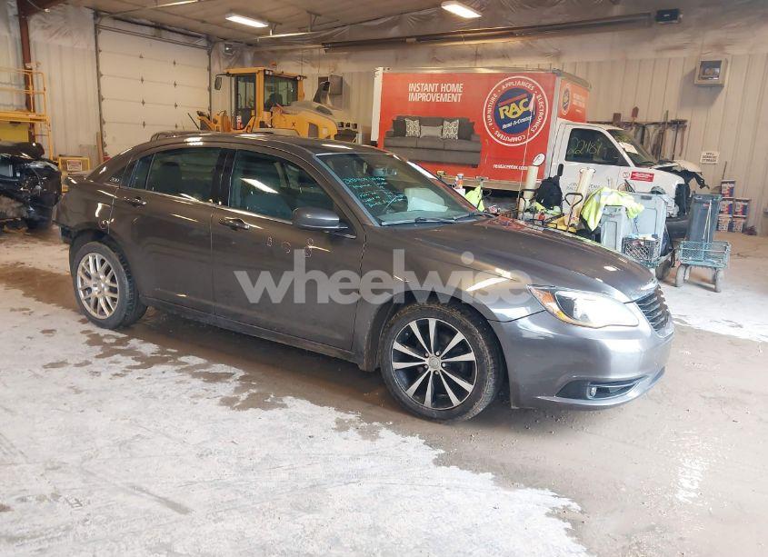 2014 Chrysler 200 TOURING (VIN 1C3CCBBG9EN193077) main photo