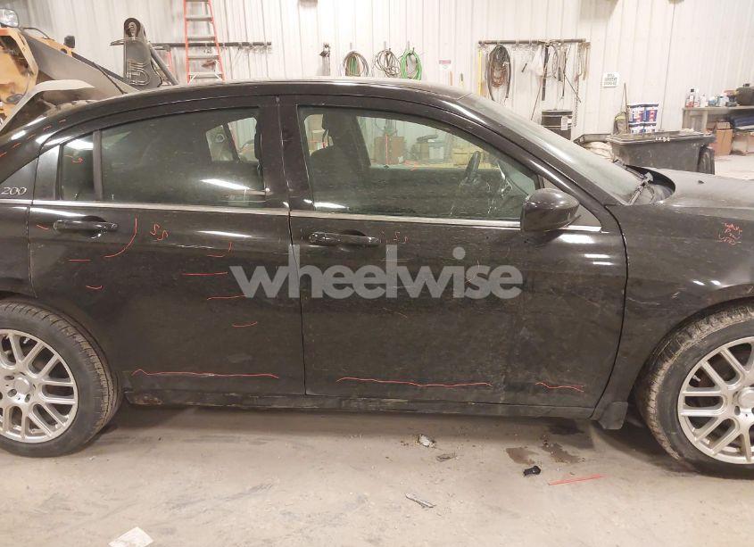 Photo 13 of 2014 Chrysler 200 TOURING (VIN 1C3CCBBGXEN152716)