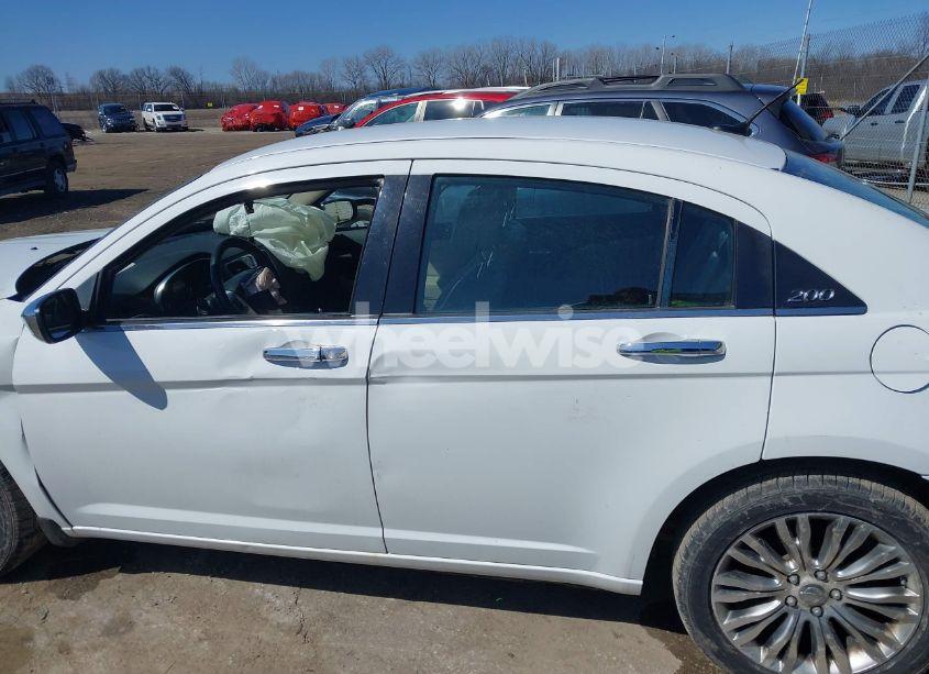 Photo 14 of 2012 Chrysler 200 LIMITED (VIN 1C3CCBCB6CN305981)