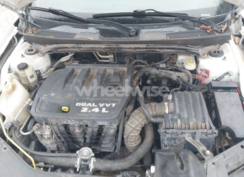 Photo 10 of 2013 Chrysler 200 LIMITED (VIN 1C3CCBCB8DN568054)