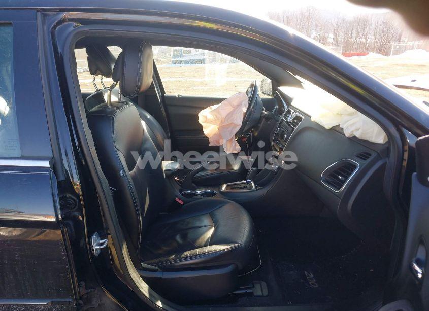 Photo 5 of 2013 Chrysler 200 LIMITED (VIN 1C3CCBCB9DN568029)