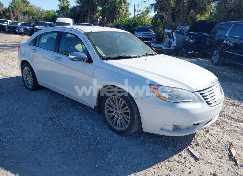 2012 Chrysler 200 LIMITED (VIN 1C3CCBCBXCN140761) main photo
