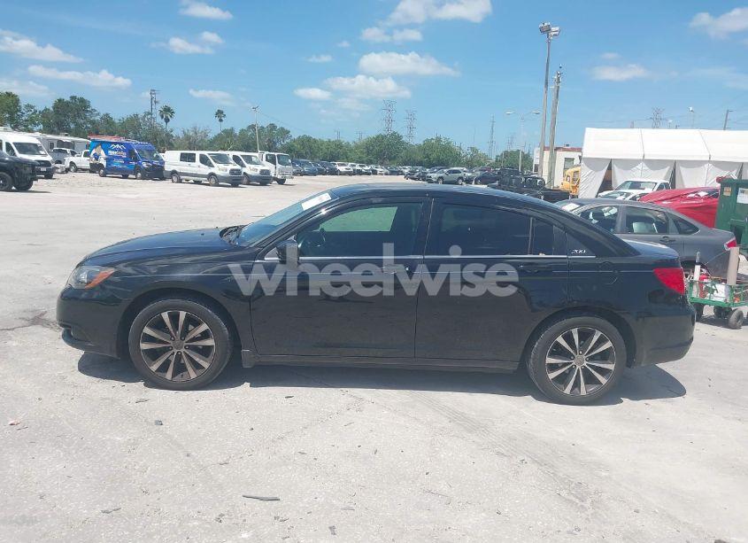 Photo 14 of 2013 Chrysler 200 LIMITED (VIN 1C3CCBCG0DN543371)