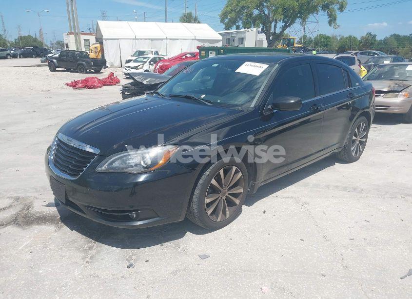 Photo 2 of 2013 Chrysler 200 LIMITED (VIN 1C3CCBCG0DN543371)