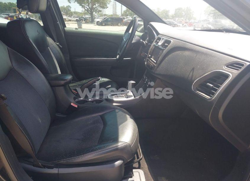 Photo 5 of 2013 Chrysler 200 LIMITED (VIN 1C3CCBCG0DN543371)