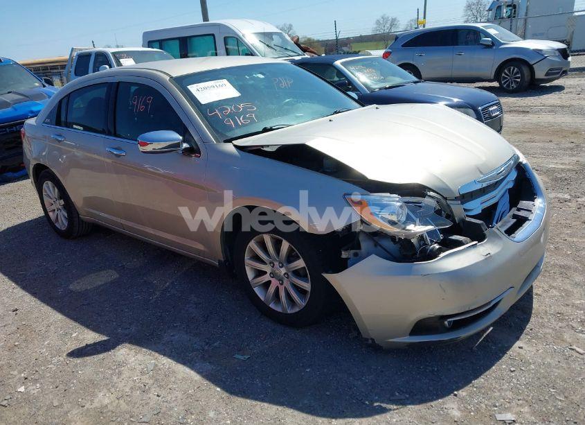 2013 Chrysler 200 LIMITED (VIN 1C3CCBCG0DN612592) main photo