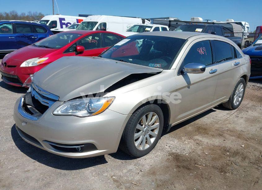 Photo 2 of 2013 Chrysler 200 LIMITED (VIN 1C3CCBCG0DN612592)
