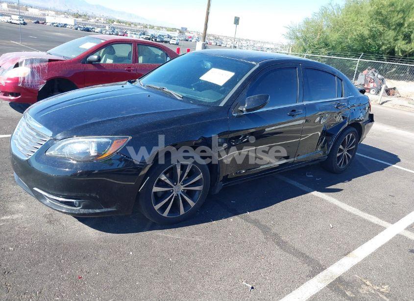 Photo 2 of 2013 Chrysler 200 LIMITED (VIN 1C3CCBCG0DN706925)