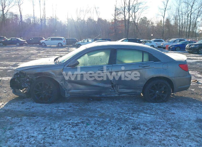 Photo 14 of 2013 Chrysler 200 LIMITED (VIN 1C3CCBCG0DN751962)