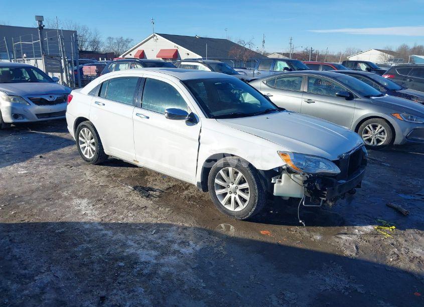 2014 Chrysler 200 LIMITED (VIN 1C3CCBCG0EN135616) main photo