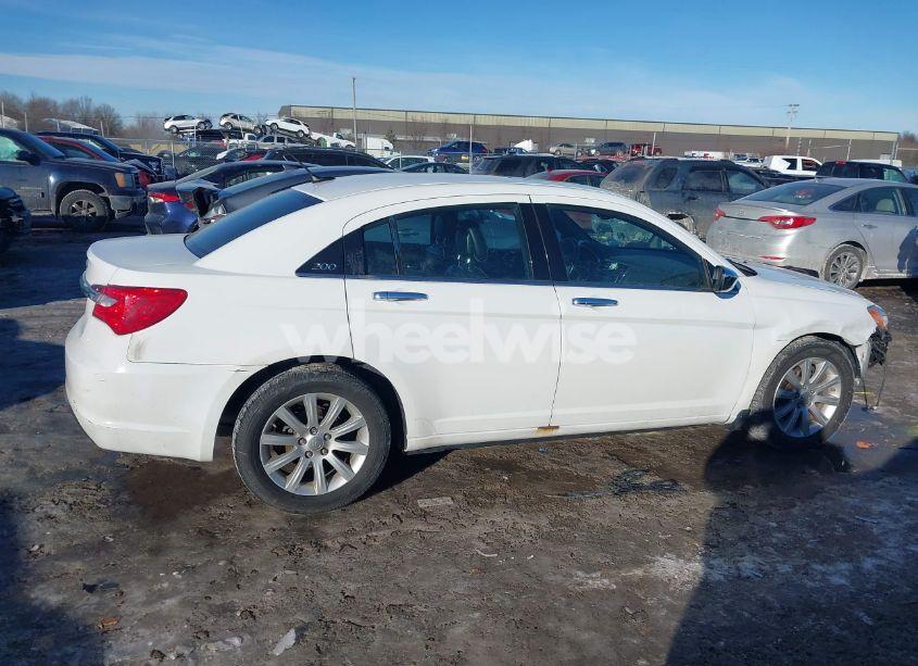Photo 14 of 2014 Chrysler 200 LIMITED (VIN 1C3CCBCG0EN135616)