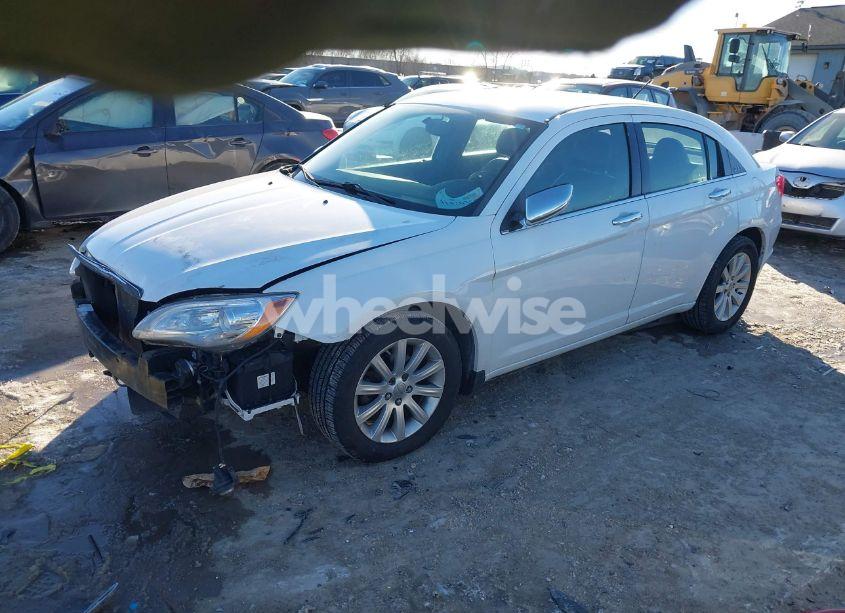 Photo 2 of 2014 Chrysler 200 LIMITED (VIN 1C3CCBCG0EN135616)