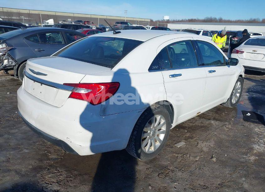 Photo 4 of 2014 Chrysler 200 LIMITED (VIN 1C3CCBCG0EN135616)