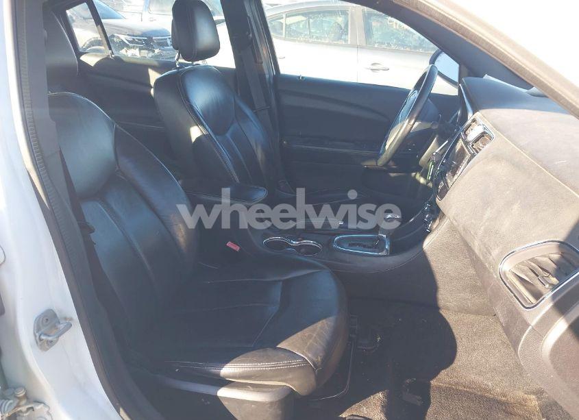 Photo 5 of 2014 Chrysler 200 LIMITED (VIN 1C3CCBCG0EN135616)