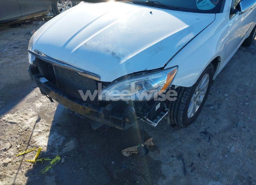 Photo 6 of 2014 Chrysler 200 LIMITED (VIN 1C3CCBCG0EN135616)