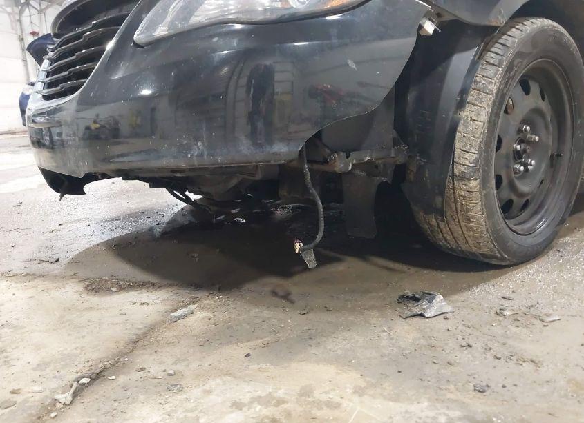 Photo 6 of 2014 Chrysler 200 LIMITED (VIN 1C3CCBCG0EN164839)