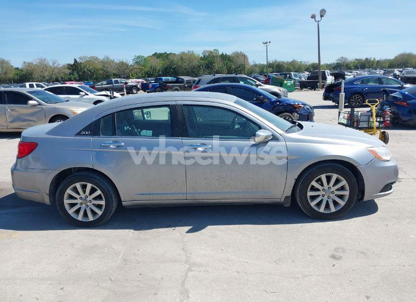 Photo 14 of 2014 Chrysler 200 LIMITED (VIN 1C3CCBCG0EN172326)
