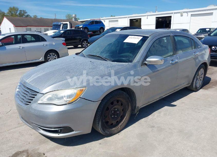 Photo 2 of 2014 Chrysler 200 LIMITED (VIN 1C3CCBCG0EN172326)