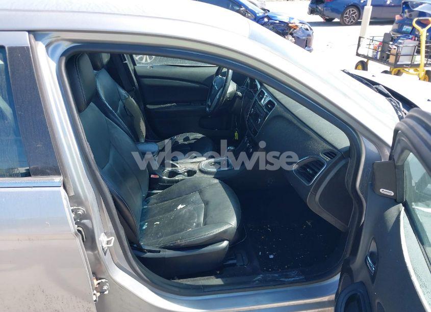 Photo 5 of 2014 Chrysler 200 LIMITED (VIN 1C3CCBCG0EN172326)