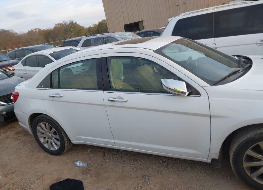 Photo 12 of 2013 Chrysler 200 LIMITED (VIN 1C3CCBCG1DN528877)