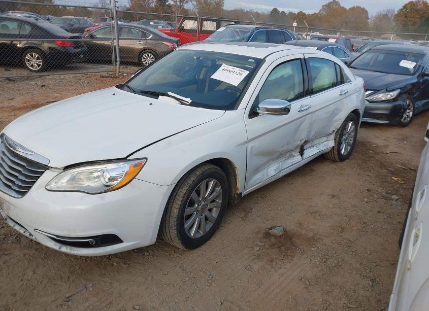 Photo 2 of 2013 Chrysler 200 LIMITED (VIN 1C3CCBCG1DN528877)