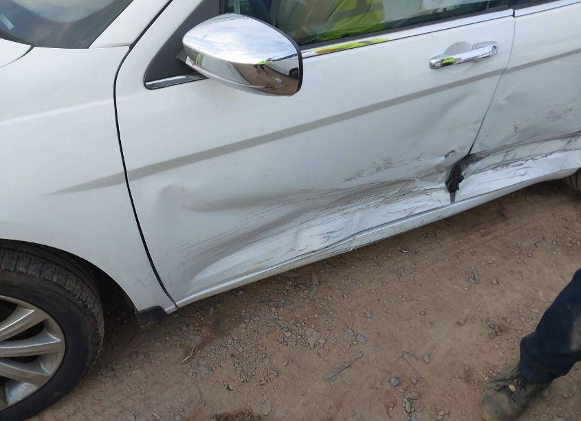 Photo 6 of 2013 Chrysler 200 LIMITED (VIN 1C3CCBCG1DN528877)