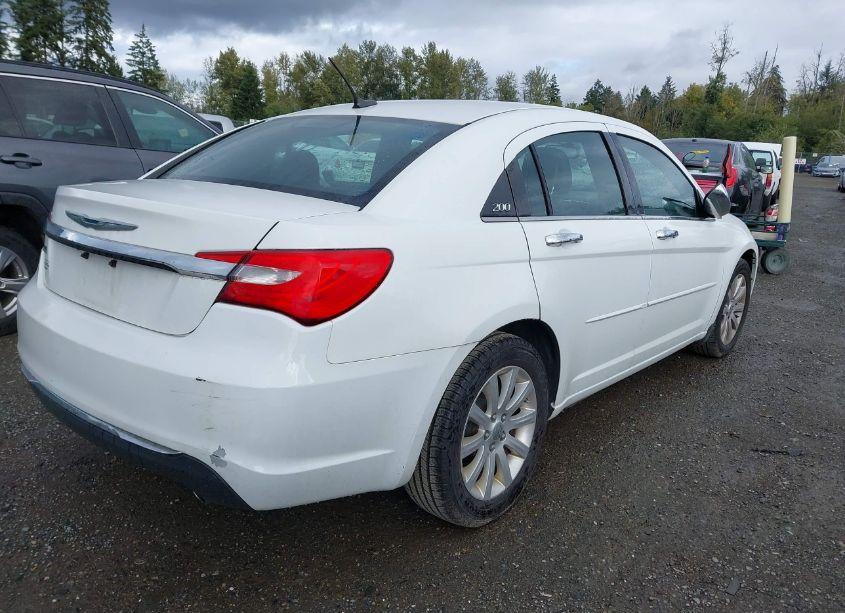 Photo 4 of 2013 Chrysler 200 LIMITED (VIN 1C3CCBCG1DN607630)