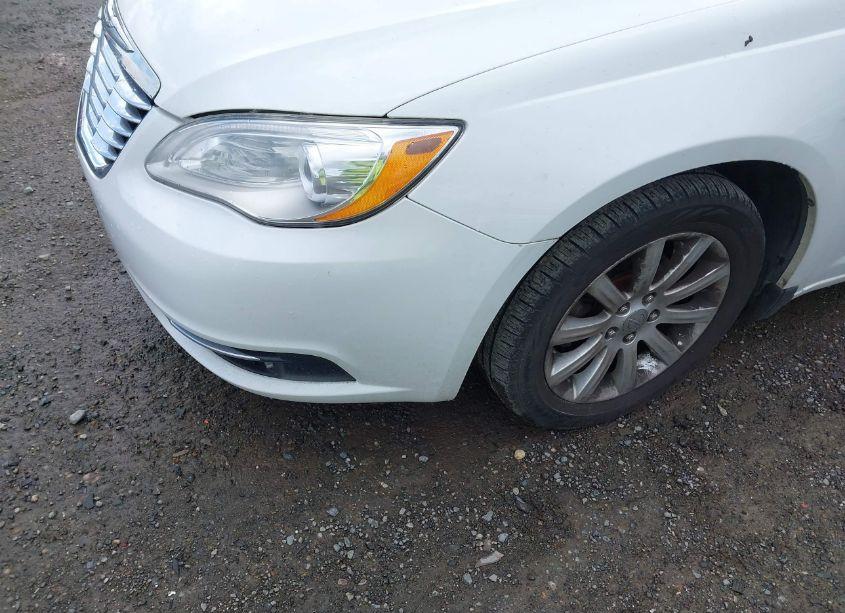 Photo 6 of 2013 Chrysler 200 LIMITED (VIN 1C3CCBCG1DN607630)