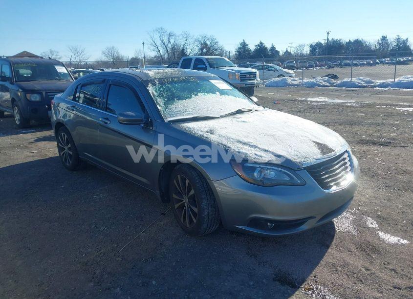 2013 Chrysler 200 LIMITED (VIN 1C3CCBCG1DN654916) main photo
