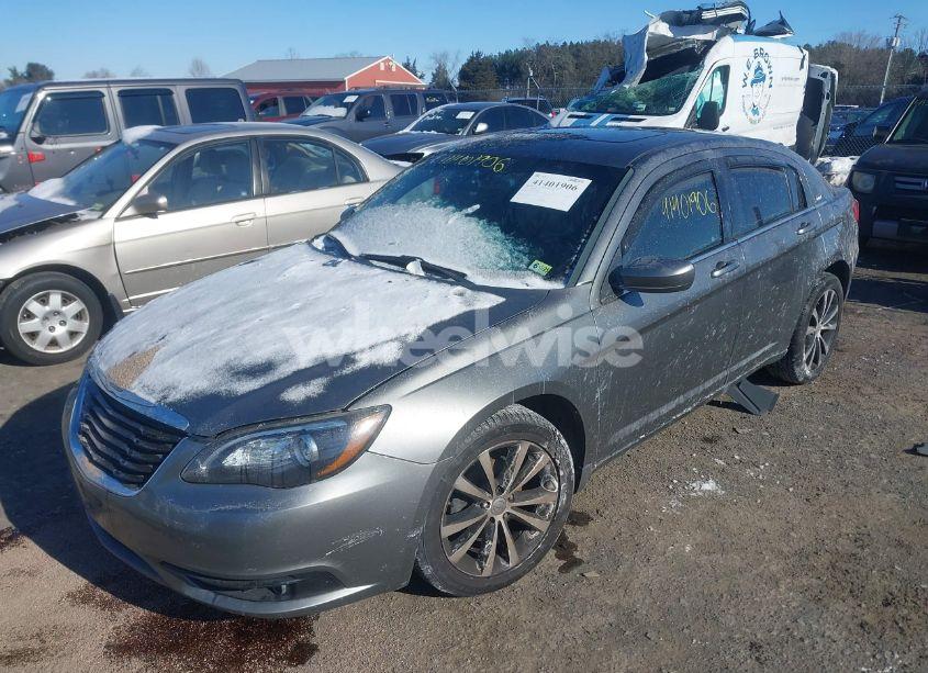 Photo 2 of 2013 Chrysler 200 LIMITED (VIN 1C3CCBCG1DN654916)