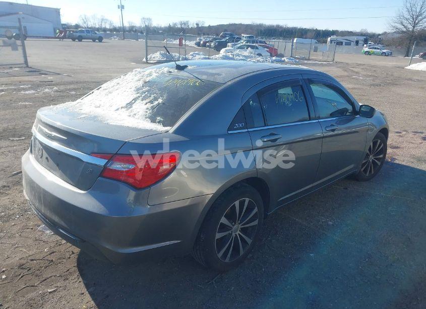 Photo 4 of 2013 Chrysler 200 LIMITED (VIN 1C3CCBCG1DN654916)