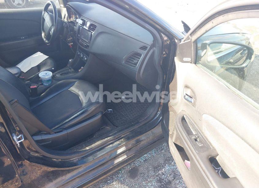 Photo 5 of 2013 Chrysler 200 LIMITED (VIN 1C3CCBCG1DN755096)