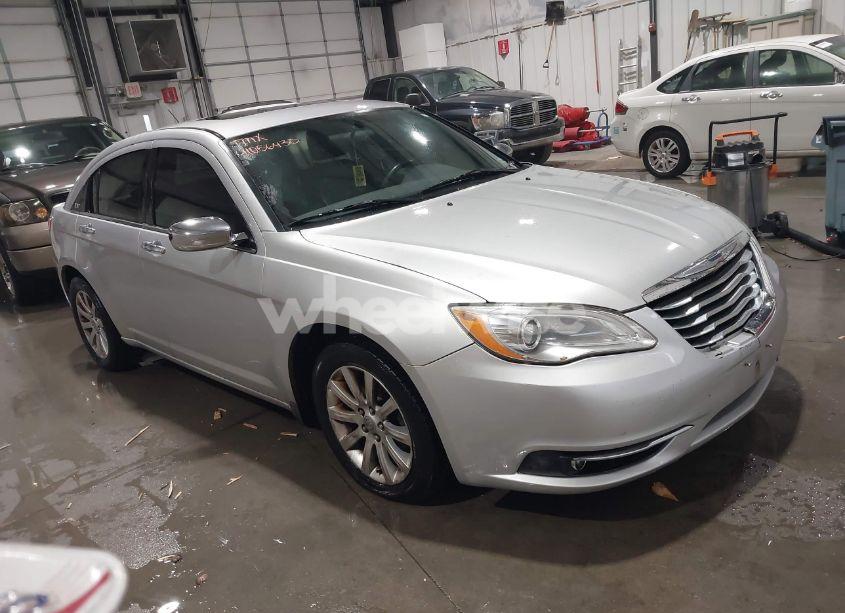 2012 Chrysler 200 LIMITED (VIN 1C3CCBCG2CN113212) main photo