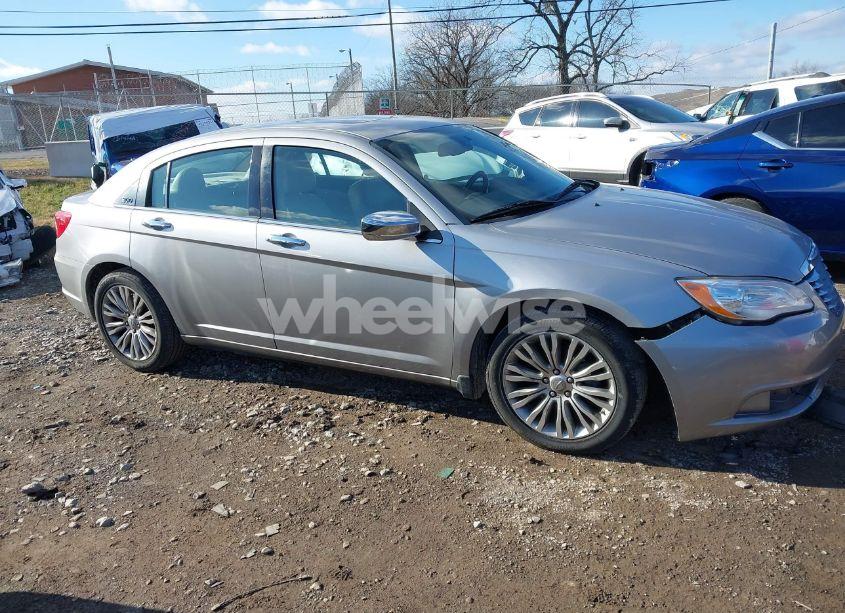 2013 Chrysler 200 LIMITED (VIN 1C3CCBCG2DN510176) main photo