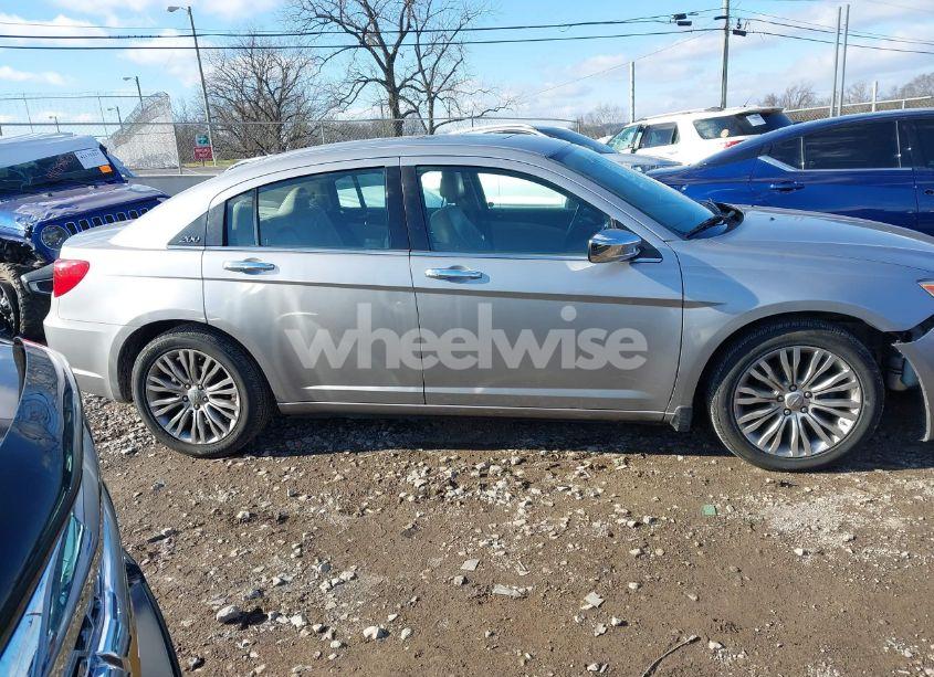 Photo 13 of 2013 Chrysler 200 LIMITED (VIN 1C3CCBCG2DN510176)