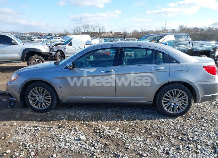 Photo 14 of 2013 Chrysler 200 LIMITED (VIN 1C3CCBCG2DN510176)