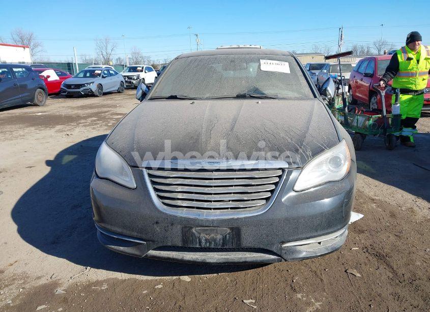 Photo 12 of 2013 Chrysler 200 LIMITED (VIN 1C3CCBCG2DN514048)