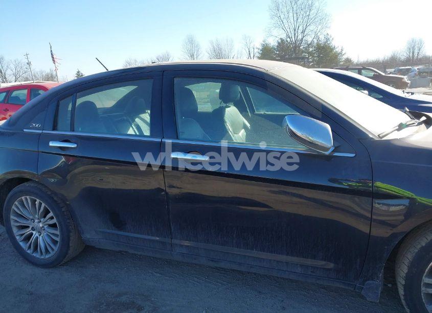 Photo 13 of 2013 Chrysler 200 LIMITED (VIN 1C3CCBCG2DN514048)