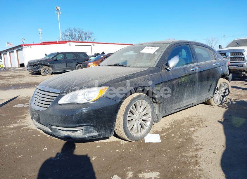 Photo 2 of 2013 Chrysler 200 LIMITED (VIN 1C3CCBCG2DN514048)