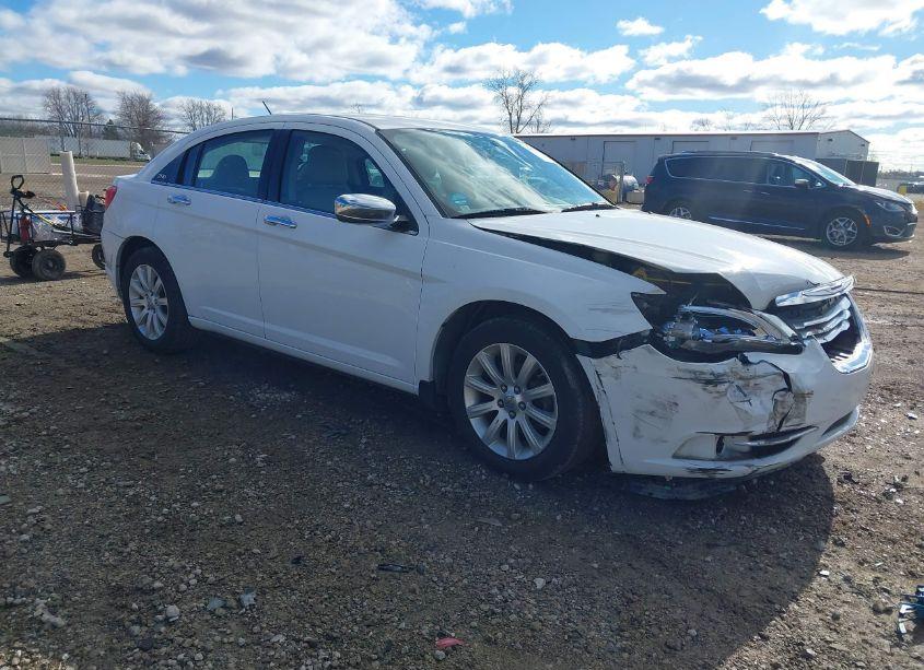2013 Chrysler 200 LIMITED (VIN 1C3CCBCG2DN526099) main photo