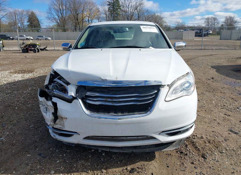Photo 12 of 2013 Chrysler 200 LIMITED (VIN 1C3CCBCG2DN526099)