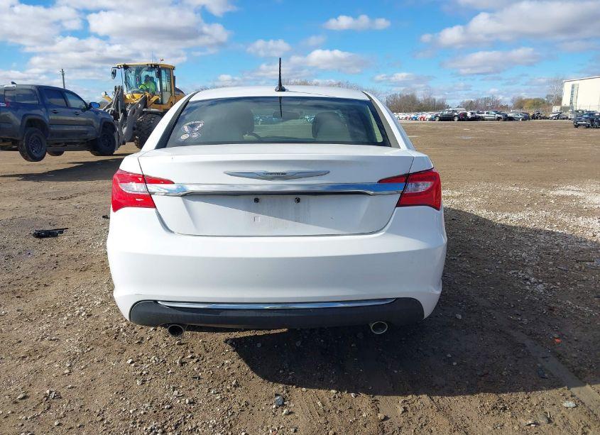 Photo 16 of 2013 Chrysler 200 LIMITED (VIN 1C3CCBCG2DN526099)