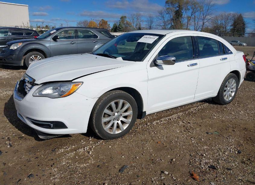 Photo 2 of 2013 Chrysler 200 LIMITED (VIN 1C3CCBCG2DN526099)